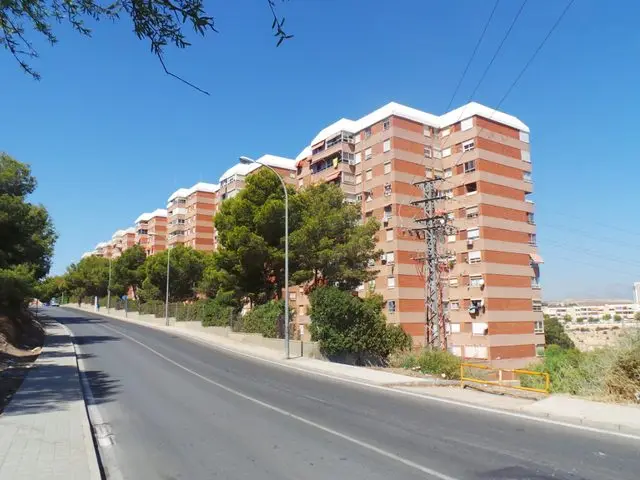 Calle Pintor Pedro Camacho, 1