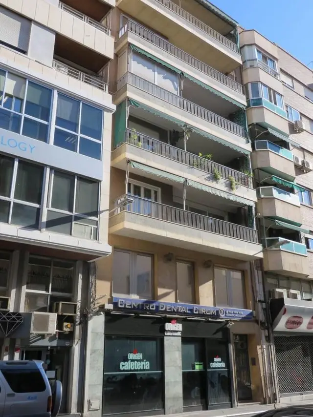 Calle Vara del Rey 1, 4