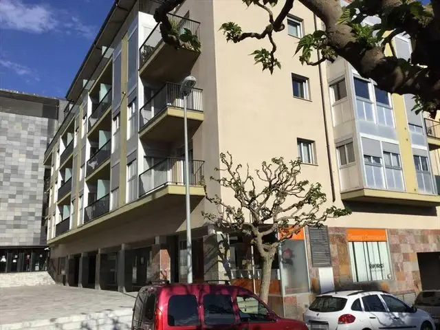 Comtat D’urgell i Pl. Jacint Verdaguer, 2, Local 2