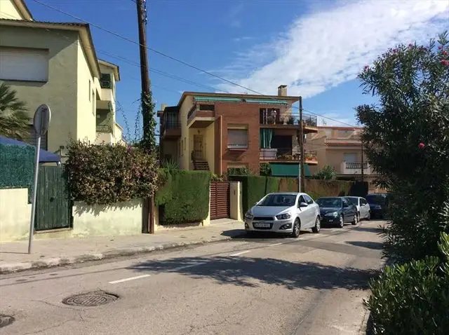 Ronda de San Miguel, 91, Bajo