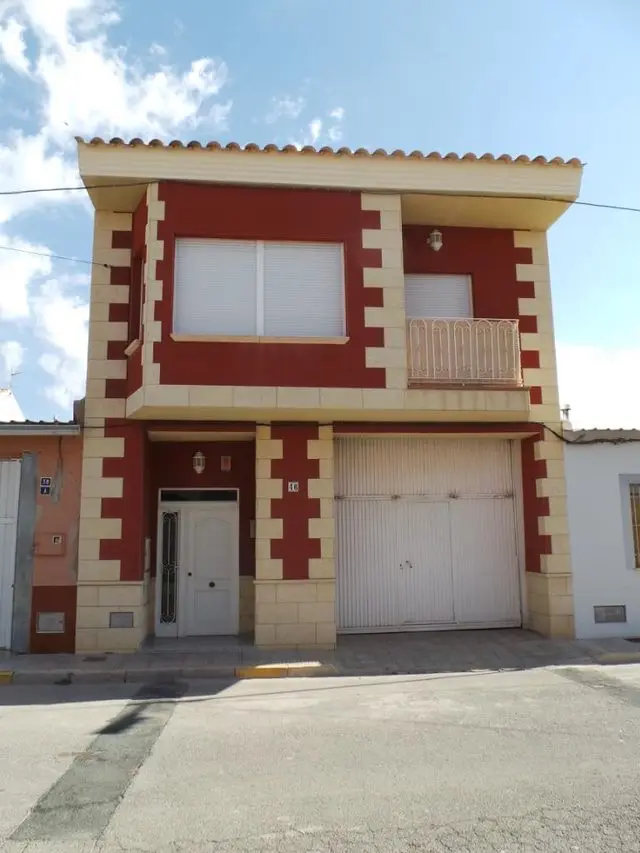 Calle Elda, 46