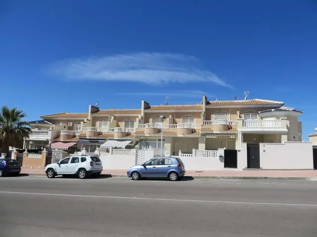 Urbanización Doña Pepa II, Residencial Pueblo Español, 12