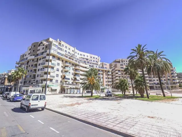 Plaza Cartonatges, 5