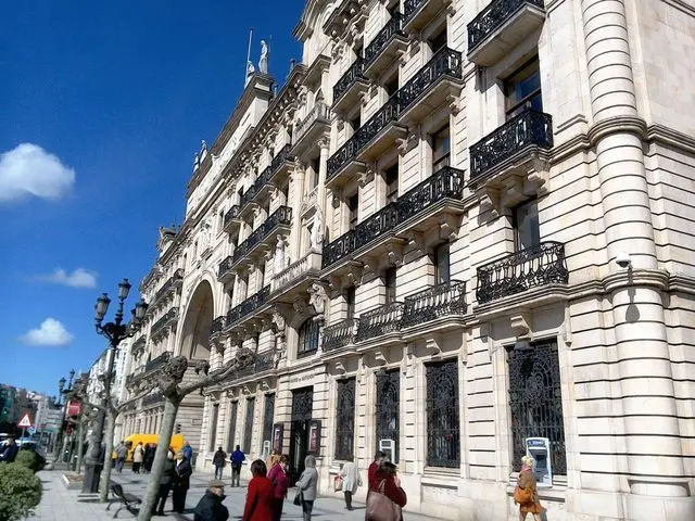 Paseo Pereda, 9-12
