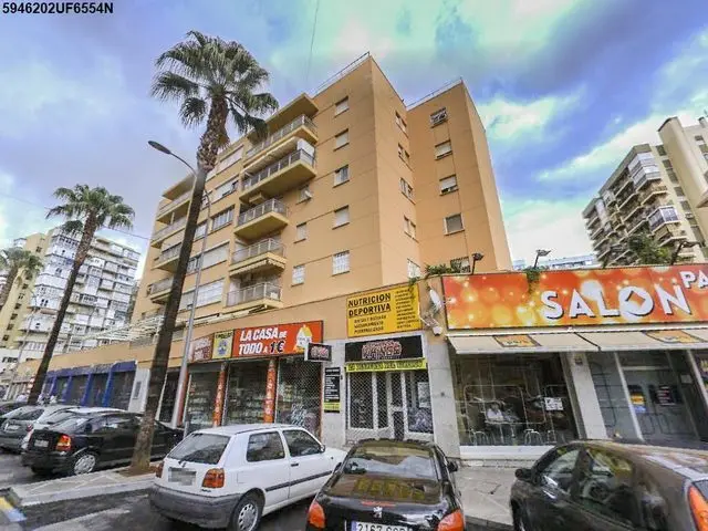 Avenida Manantiales, 14