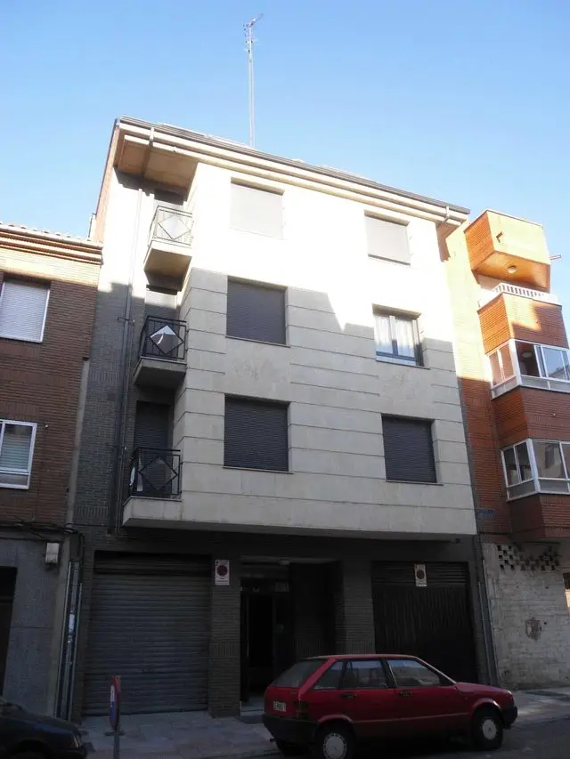 Calle Santos Olivera, 7