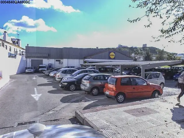 Calle Turina Esq.Av.José Viel, 3