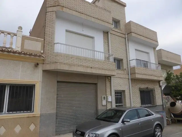 Calle Acacias, 12