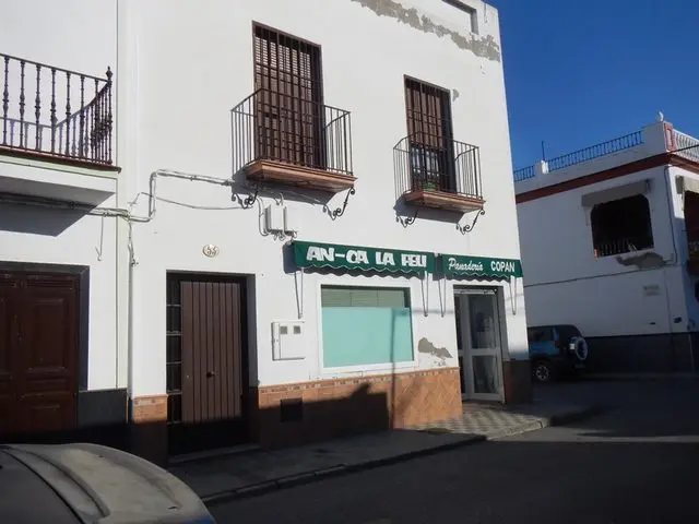 Calle Martinez Montáñes, 53