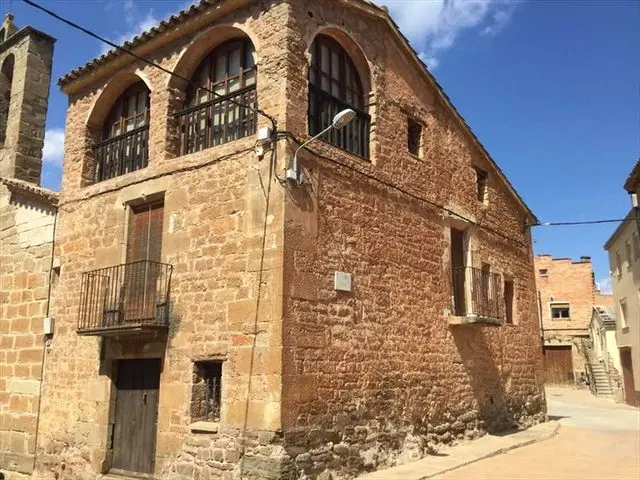 Calle Escoles, 1