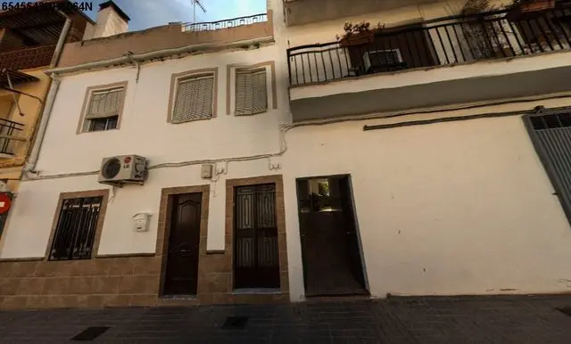 Calle Granada. Entreda Por el Número 23