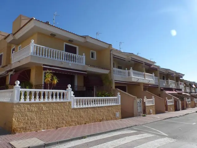 Ronda Este, 15